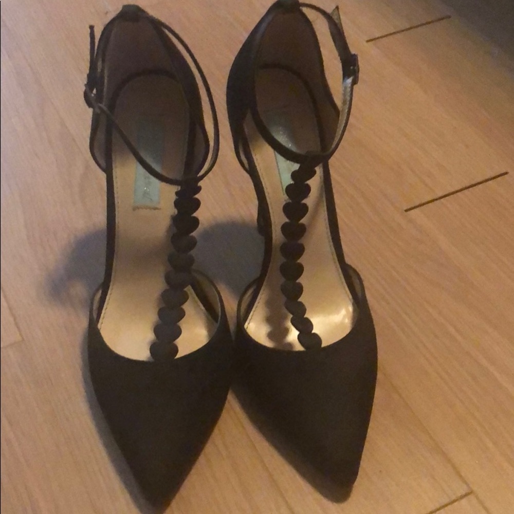 Betsy Johnson black satin heels
